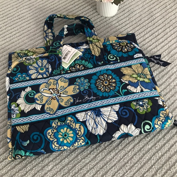 Vera Bradley Handbags - Vera Bradley Iconic Hanging Travel Organizer